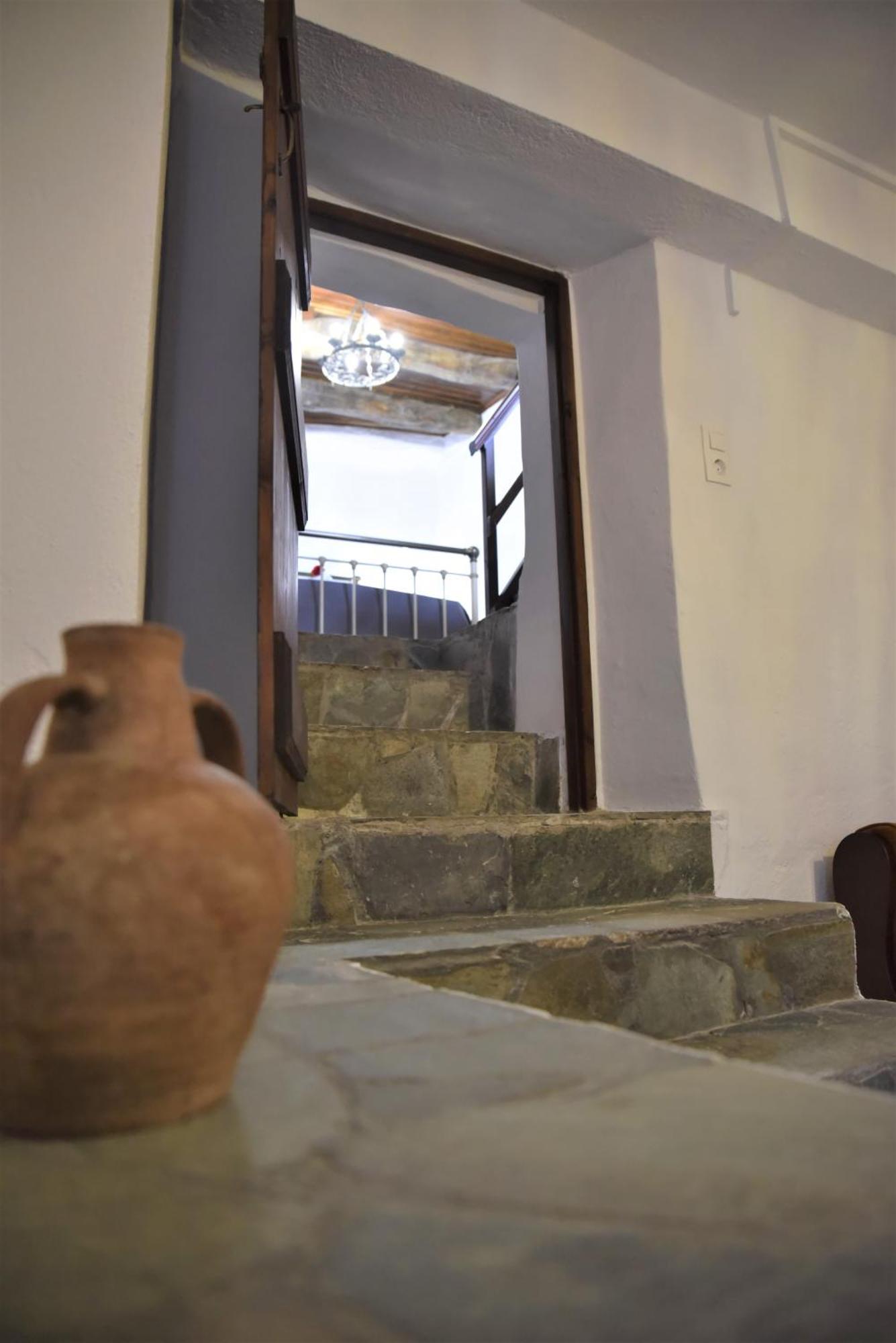 Villa Lale's House Garazo
